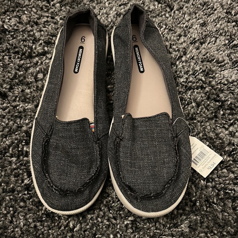 Women’s flats loafers NWT new size 6